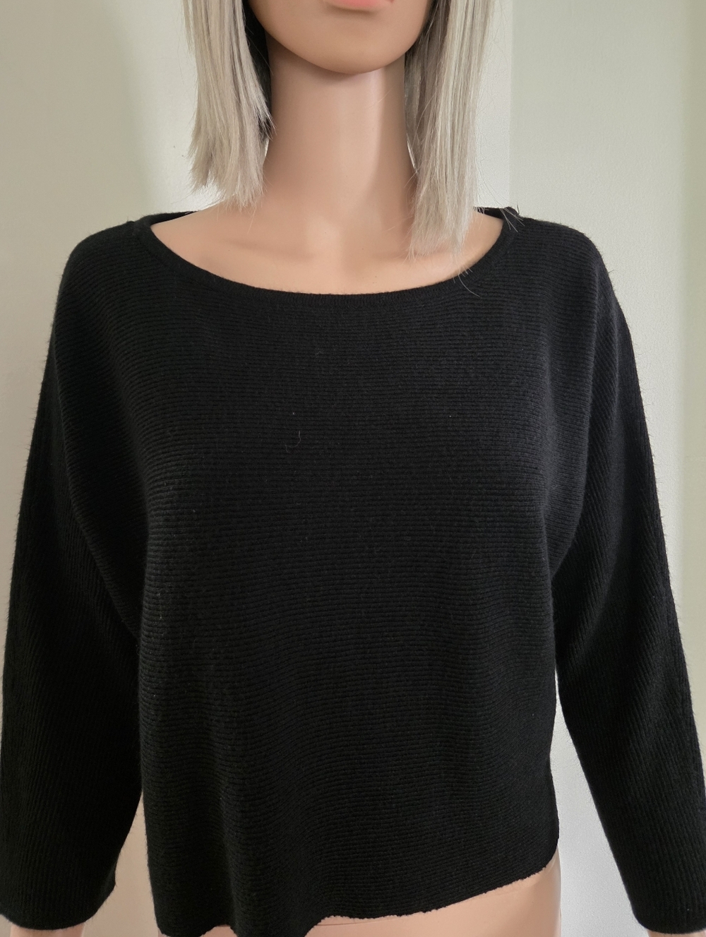 SOLD Womens Black Crew Neck Pullover Sweater Size Medium